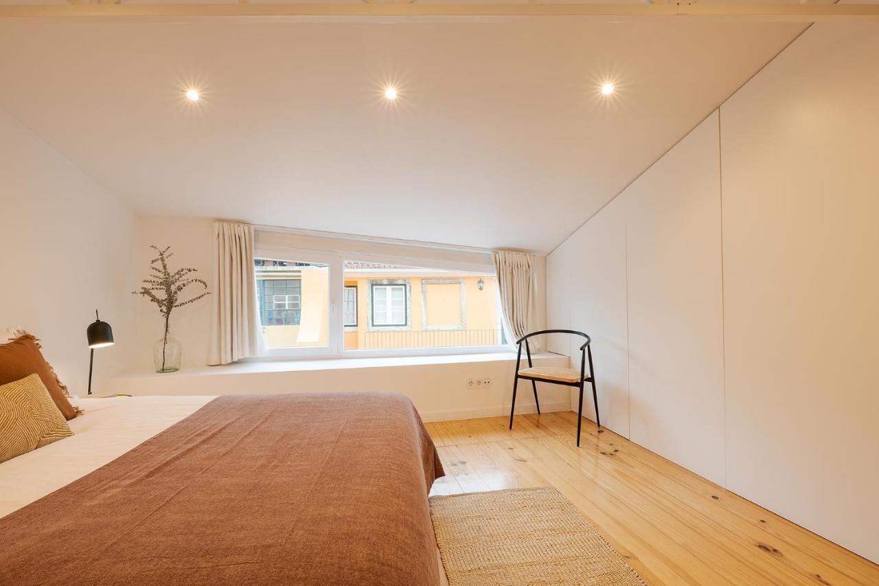 The Yellow House Spacious Duplex In Prazeres District Lisbon Bagian luar foto