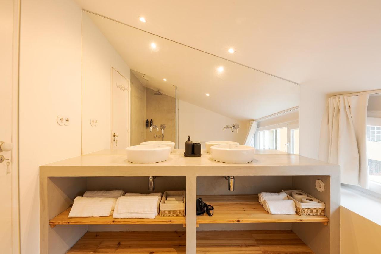 The Yellow House Spacious Duplex In Prazeres District Lisbon Bagian luar foto