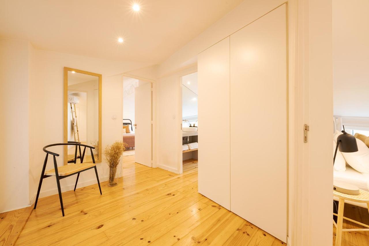 The Yellow House Spacious Duplex In Prazeres District Lisbon Bagian luar foto