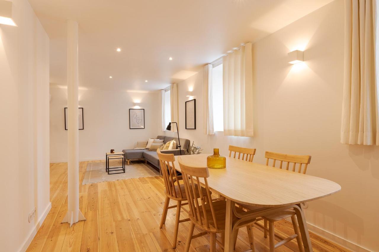 The Yellow House Spacious Duplex In Prazeres District Lisbon Bagian luar foto