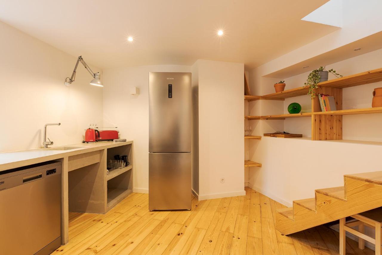 The Yellow House Spacious Duplex In Prazeres District Lisbon Bagian luar foto