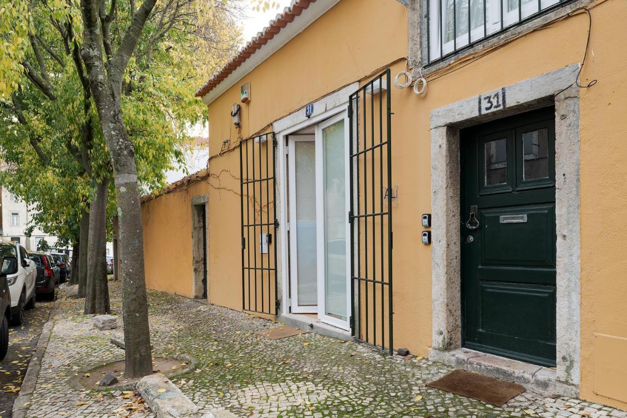 The Yellow House Spacious Duplex In Prazeres District Lisbon Bagian luar foto