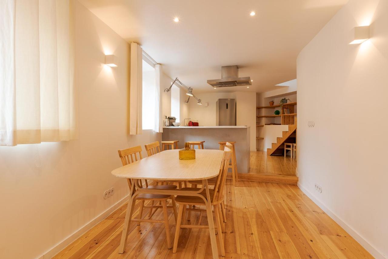 The Yellow House Spacious Duplex In Prazeres District Lisbon Bagian luar foto