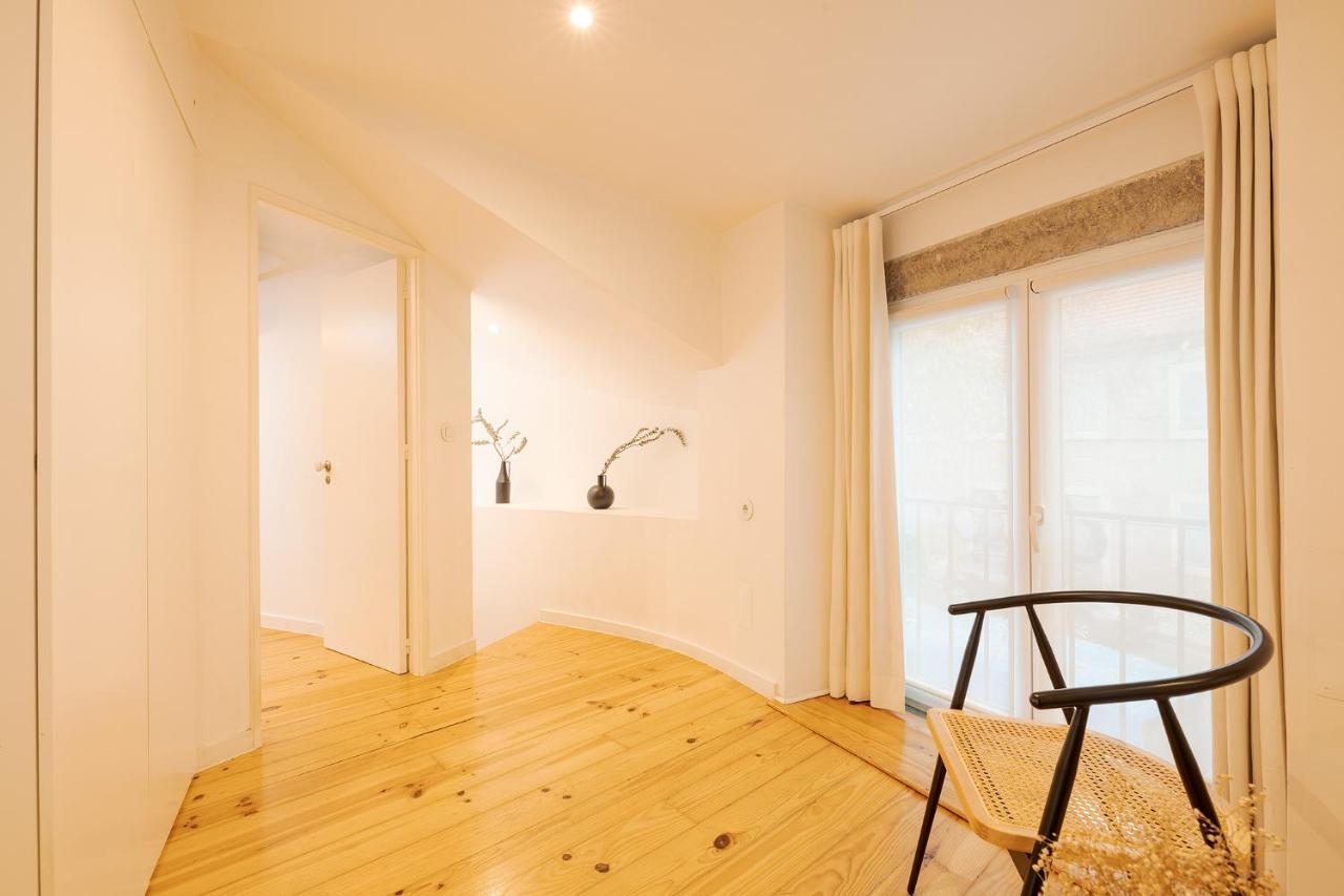 The Yellow House Spacious Duplex In Prazeres District Lisbon Bagian luar foto