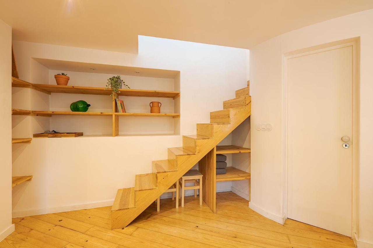 The Yellow House Spacious Duplex In Prazeres District Lisbon Bagian luar foto