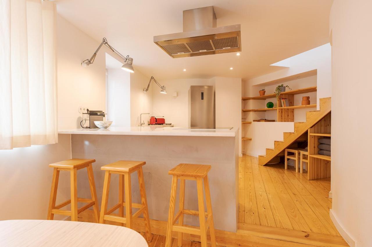 The Yellow House Spacious Duplex In Prazeres District Lisbon Bagian luar foto